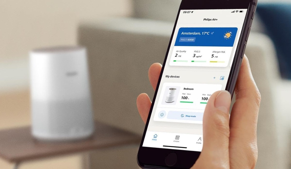 Foto detalle del Philips Serie 600, quizás con la app en un móvil al lado